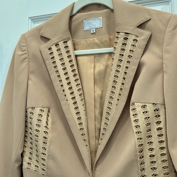 Alberto Makali Tan Blazer with Perferated Detail at Collar and Front sz.6 - Picture 4 of 12